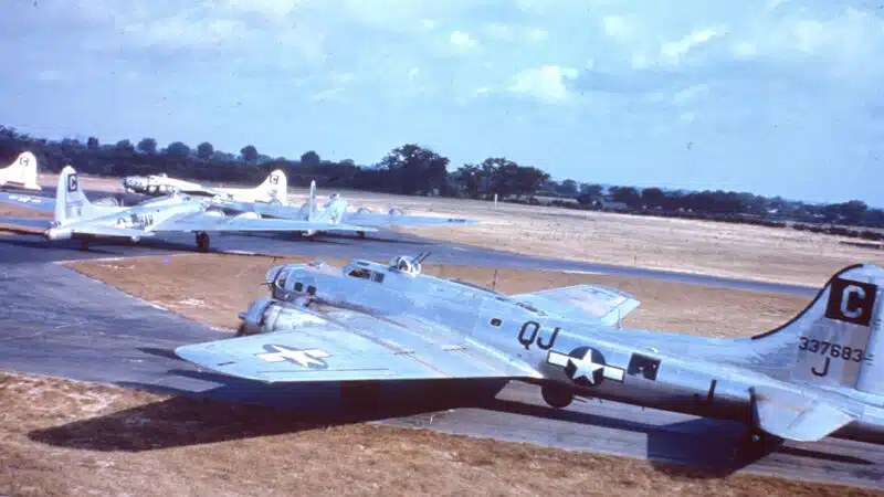 Flying Fortress planes at Snetterton
