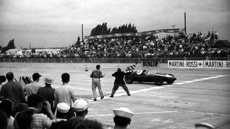 Bruce McLaren crossing the line in 1959 United States GP, Sebring