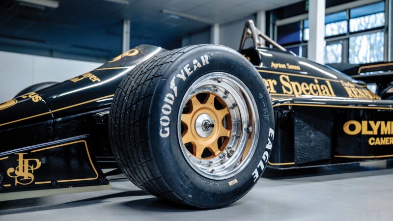 Lotus 97T side