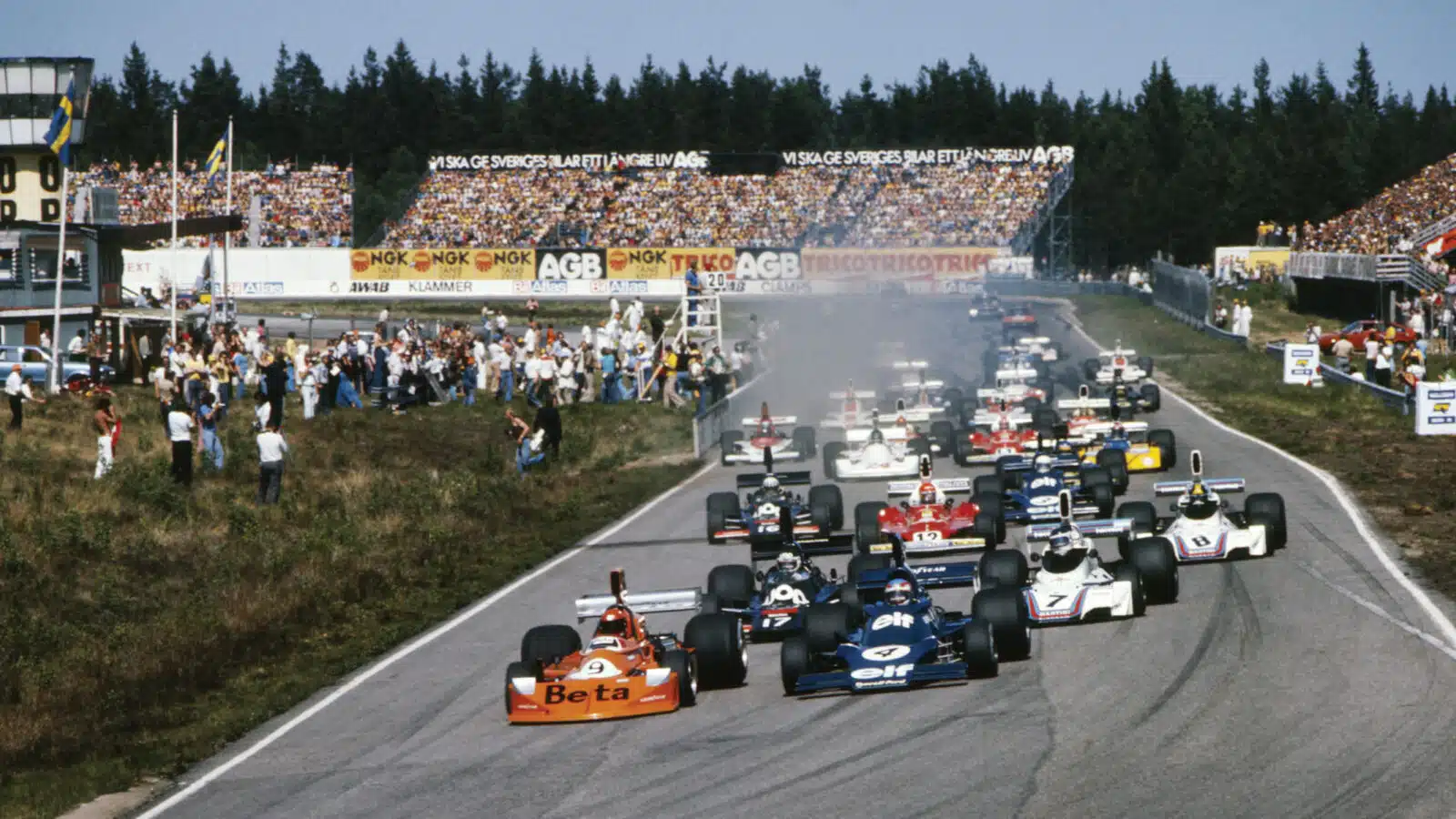 The Swedish GP, the midpoint of the ’75 season, was the scene of ‘Monza Gorilla’ Vittorio Brambilla’s (No9) sole F1 pole position