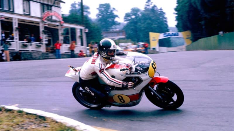 Agostini rounds La Source hairpin at Spa-Francorchamps. Note fuel pipes in the seat hump – the Yamaha was so thirsty it needed an extra fuel tank to do race distance