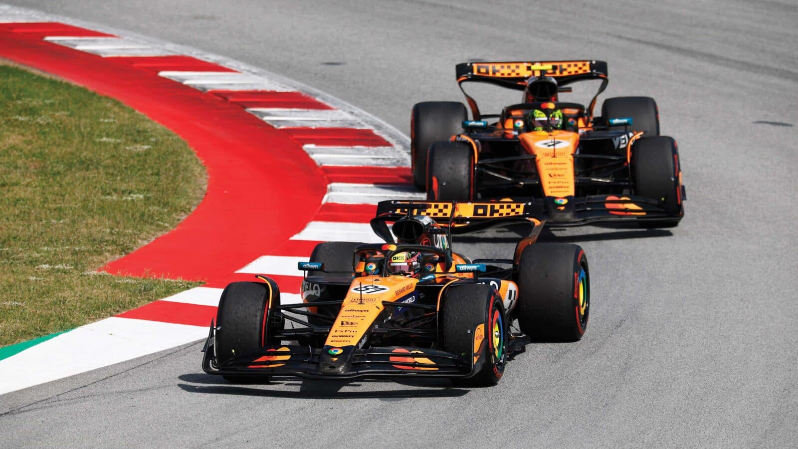 Lando Norris fights Oscar piastri