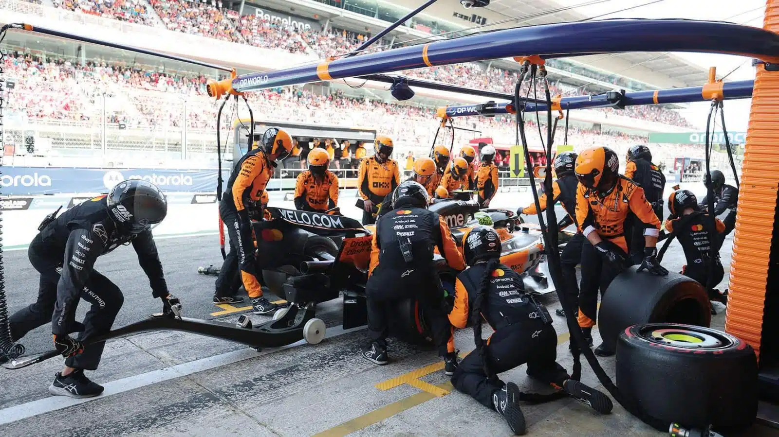 McLaren F1 pitstop