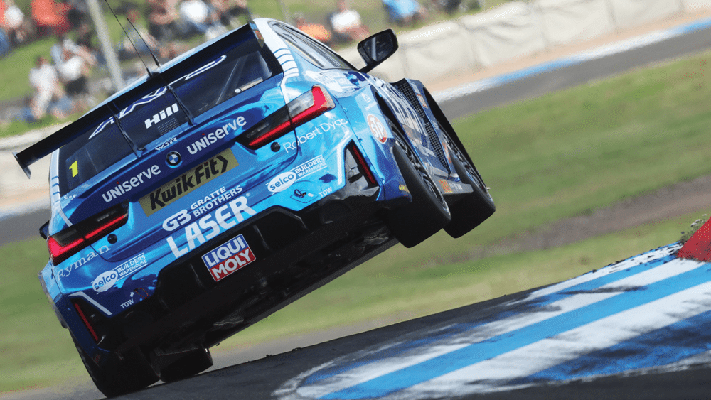 Classic two-wheel Knockhill moment for Jake Hill, who won two of the three rounds north of the border