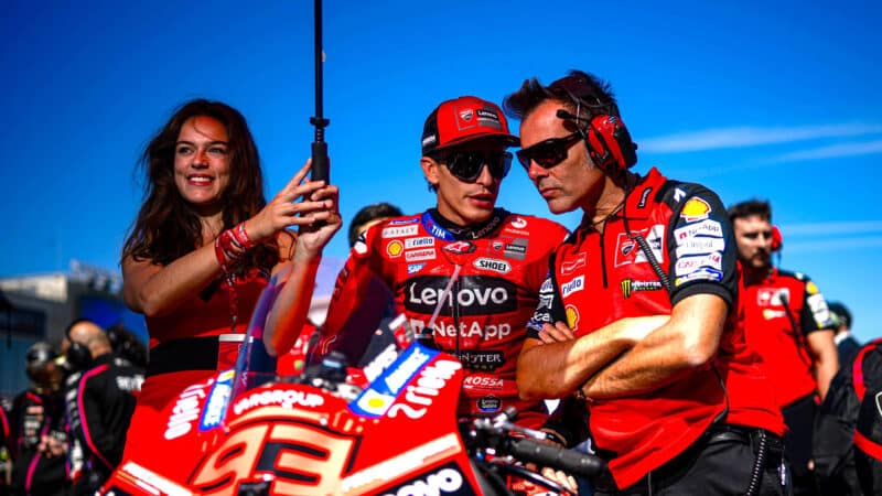 Ducati's Marc Márquez and Rigamonti talk last-minute race strategy on the grid