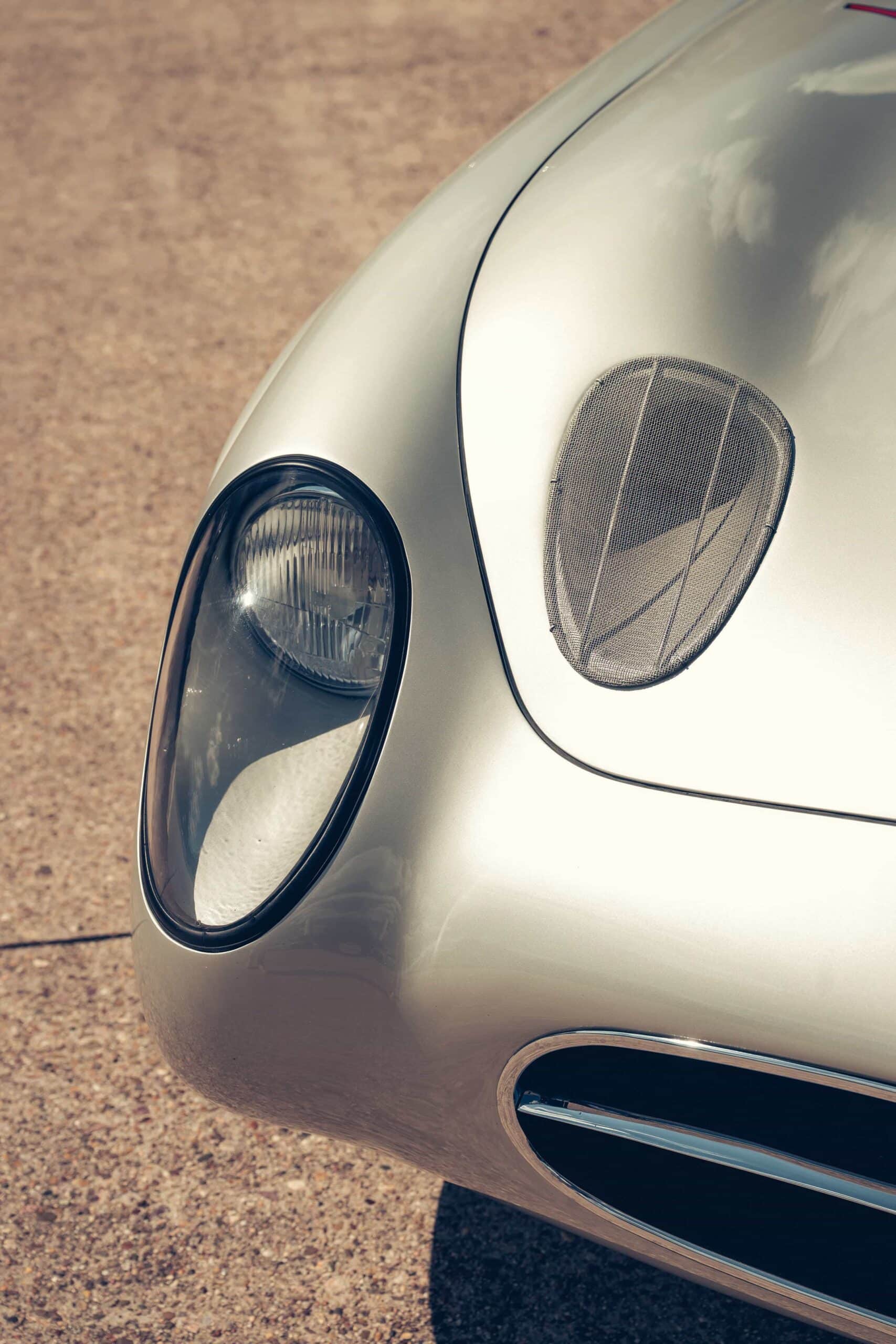Mercedes-benz 300 slr head lights