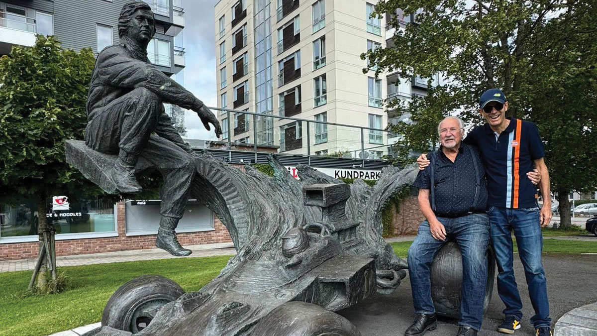 Nigel with Tommy Peterson, brother of Ronnie, by a statue of the F1 driver in Örebro, Sweden