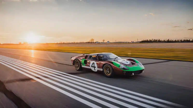 1966-Ford-GT40-Mk-II_1292271