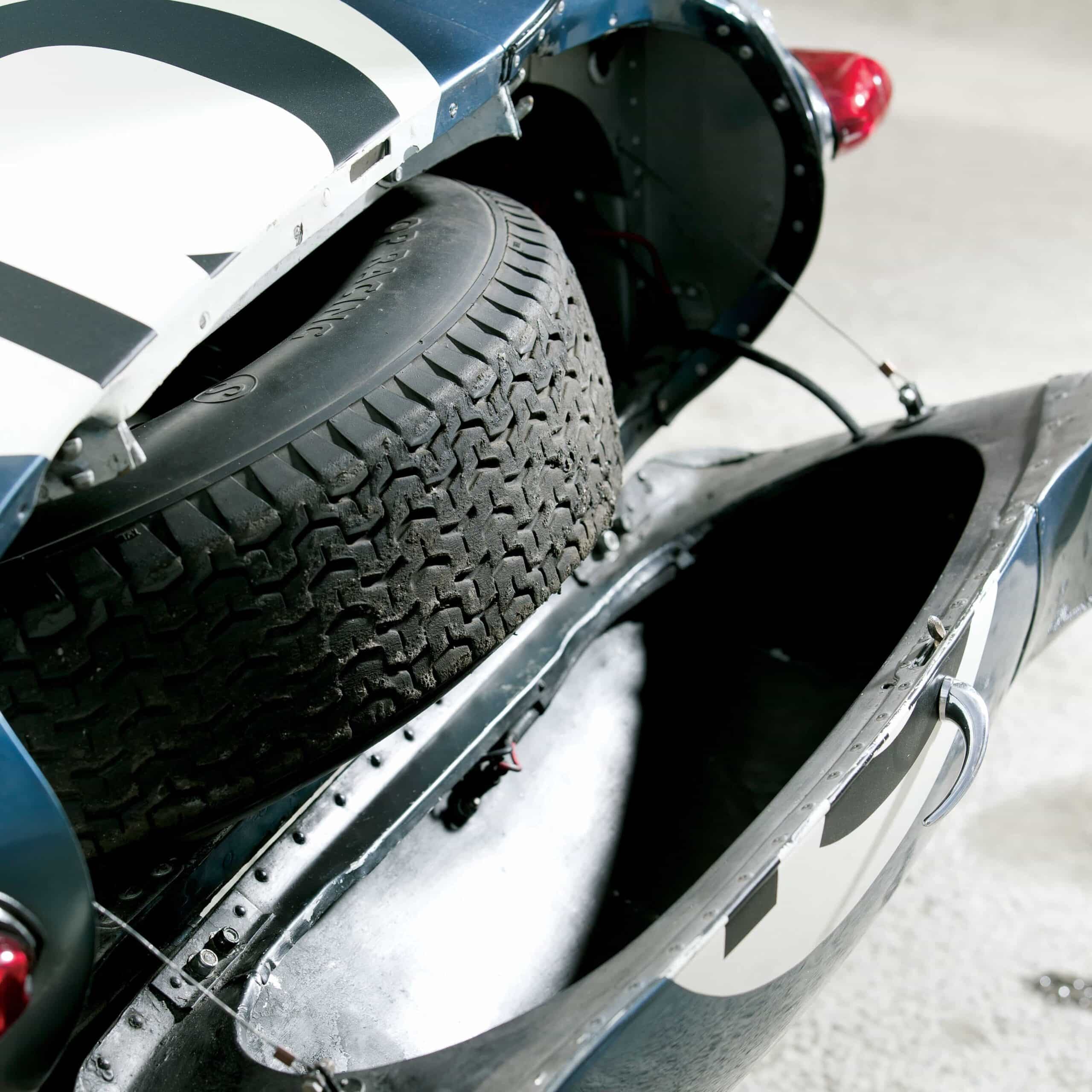 Jaguar-D-type-603 tire