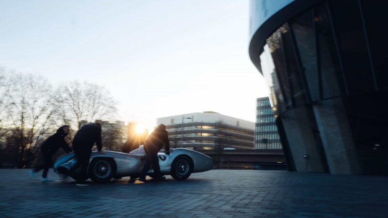 Mercedes-Benz W196 Stromlinienwagen pushed into Museum