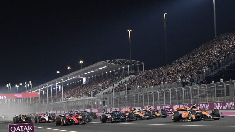 Oscar Piastri leads the 2023 Qatar F1 sprint race