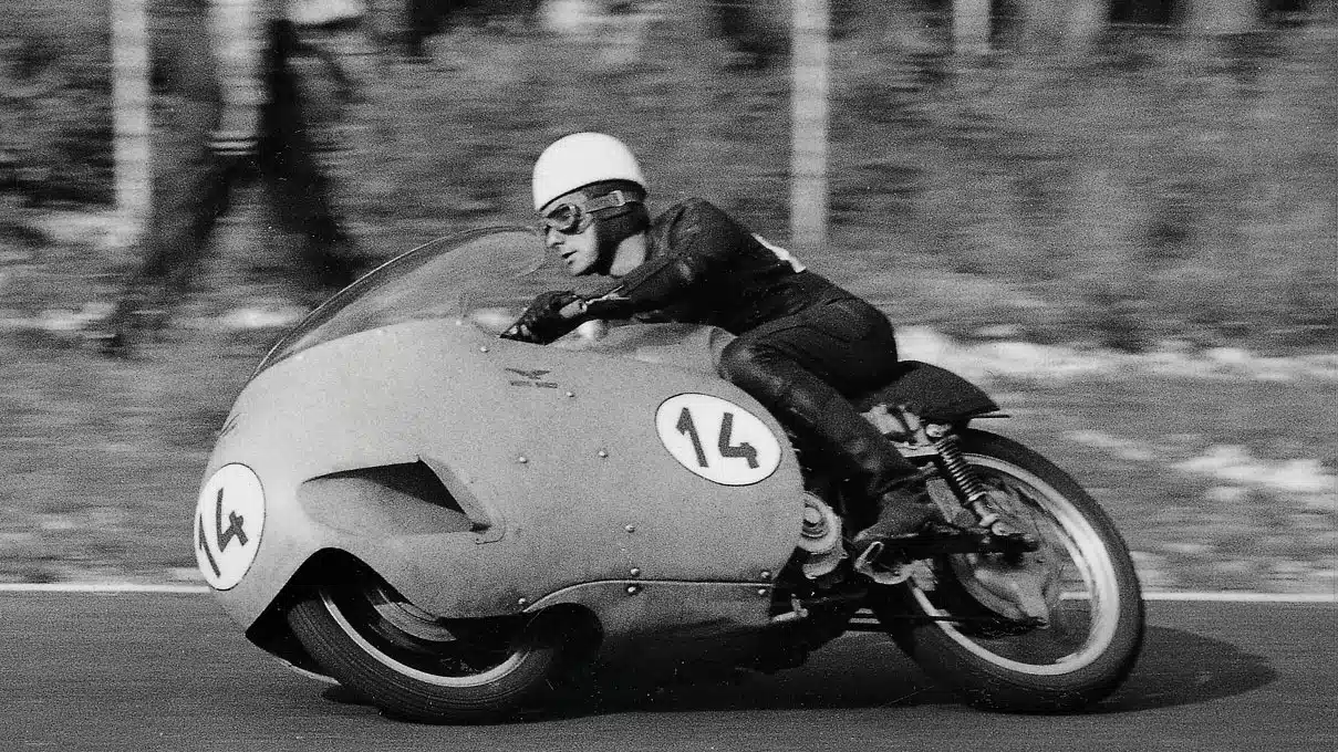 1957 Keith Campbell su 8 Cilindri