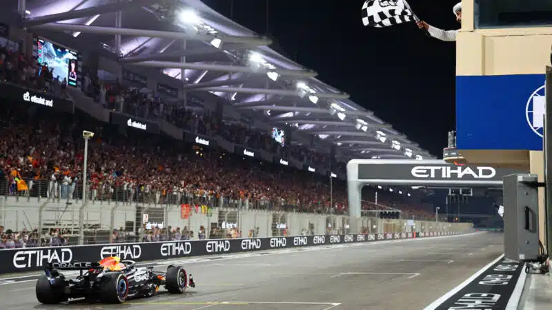 Mohammed ben Sulayem with the chequered flag for Max Verstappen (Red Bull-Honda) at the end of the 2025 Abu Dhabi Grand Prix